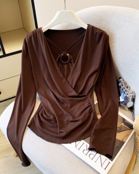 Pseudo-two slim bottoming shirt wears outside tops