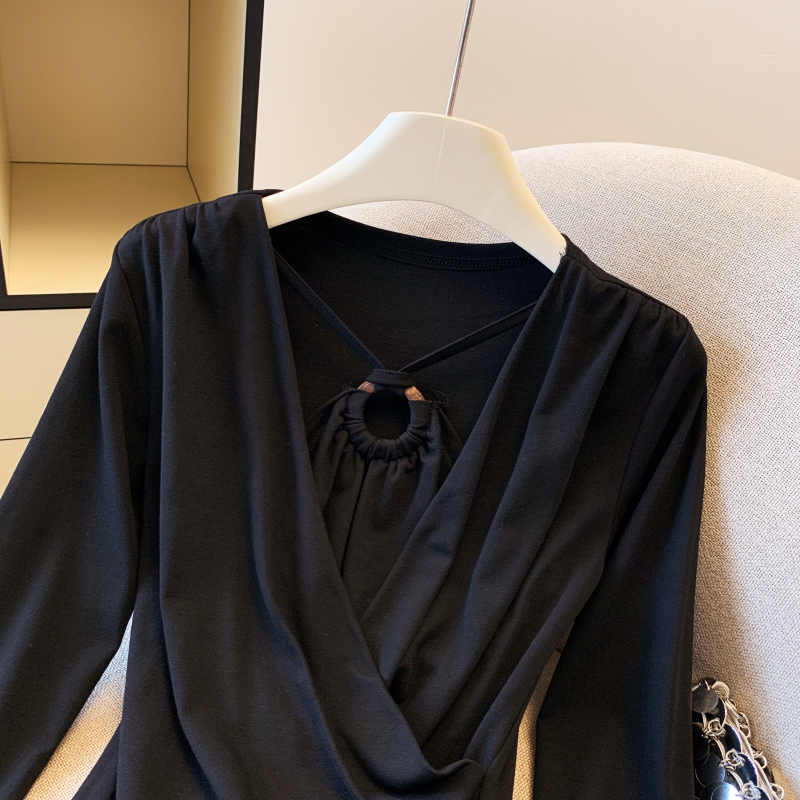 Pseudo-two slim bottoming shirt wears outside tops
