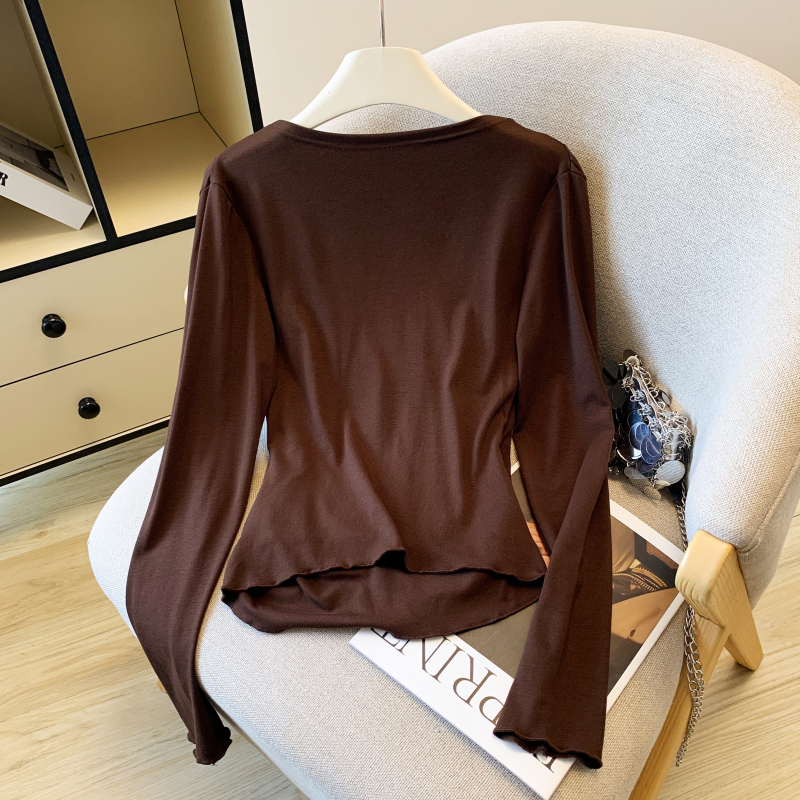 Pseudo-two slim bottoming shirt wears outside tops