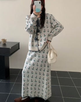 Retro fashionable sweater frenum skirt a set