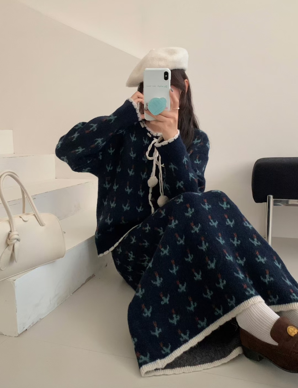 Retro fashionable sweater frenum skirt a set