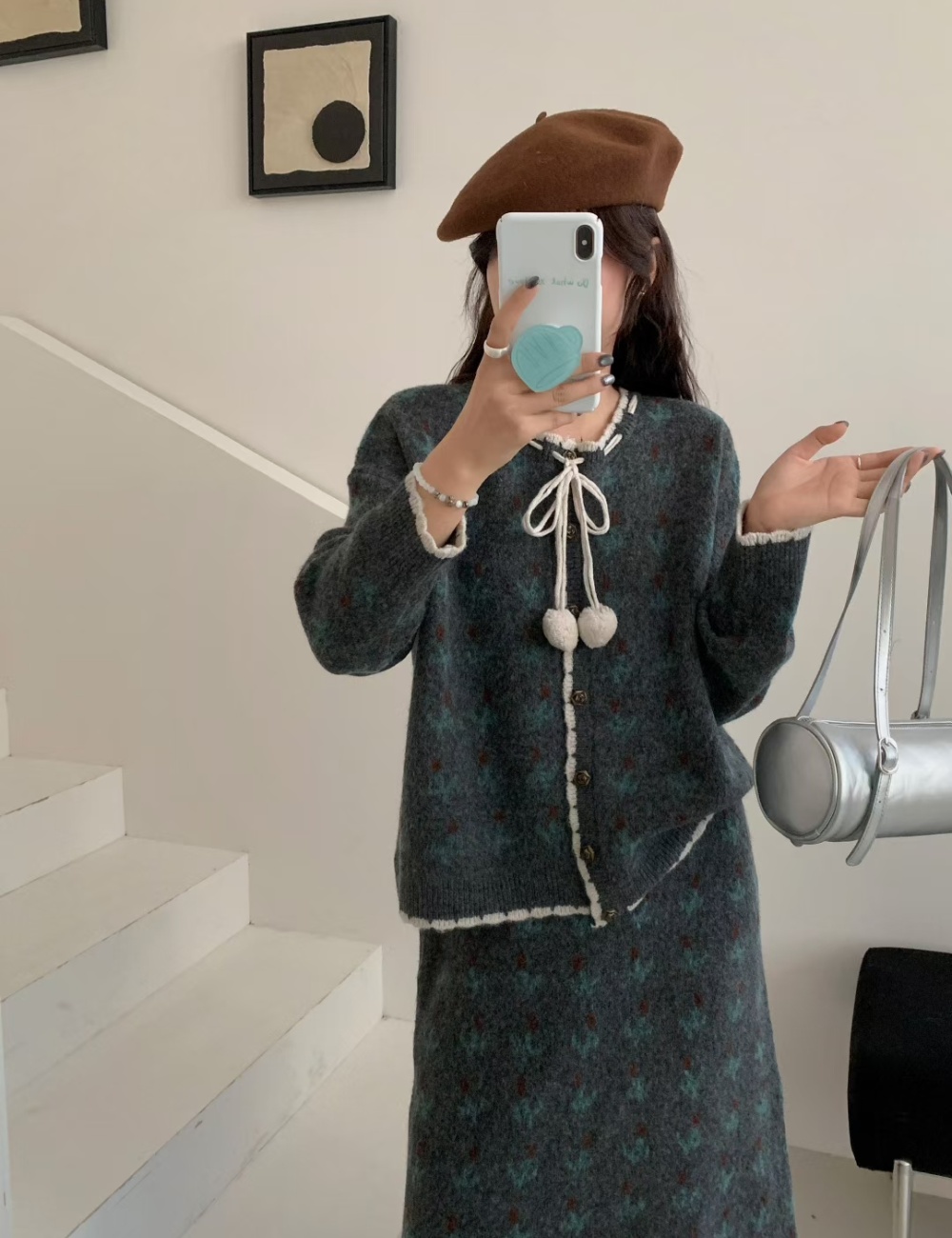 Retro fashionable sweater frenum skirt a set