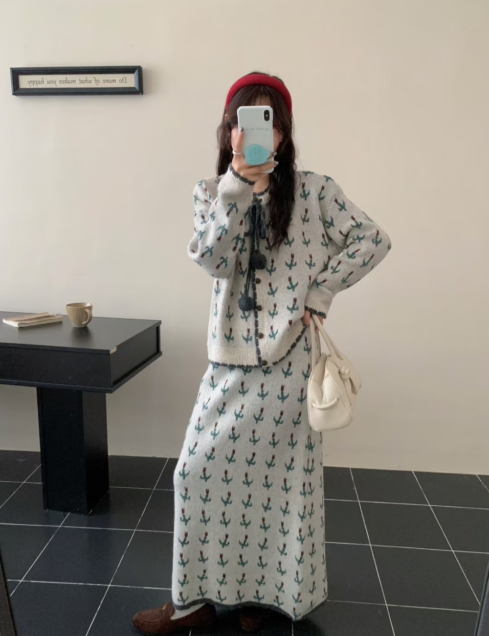 Retro fashionable sweater frenum skirt a set