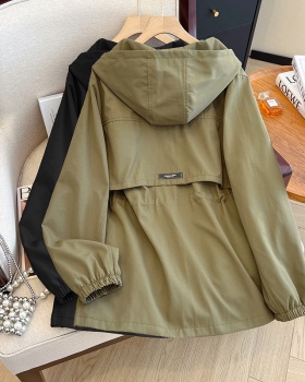 Loose zip windbreaker sports large yard coat