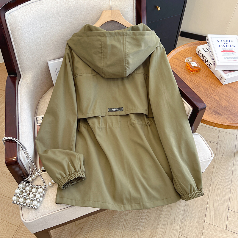 Loose zip windbreaker sports large yard coat