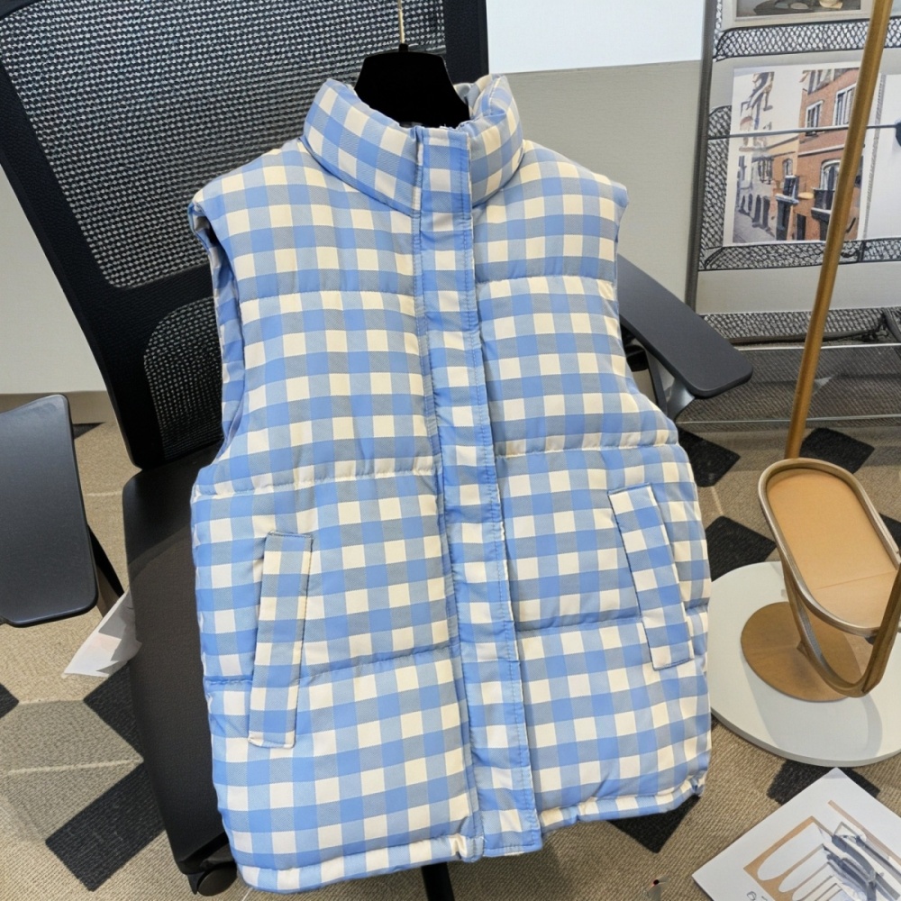 Large yard vest strawberries coat for women
