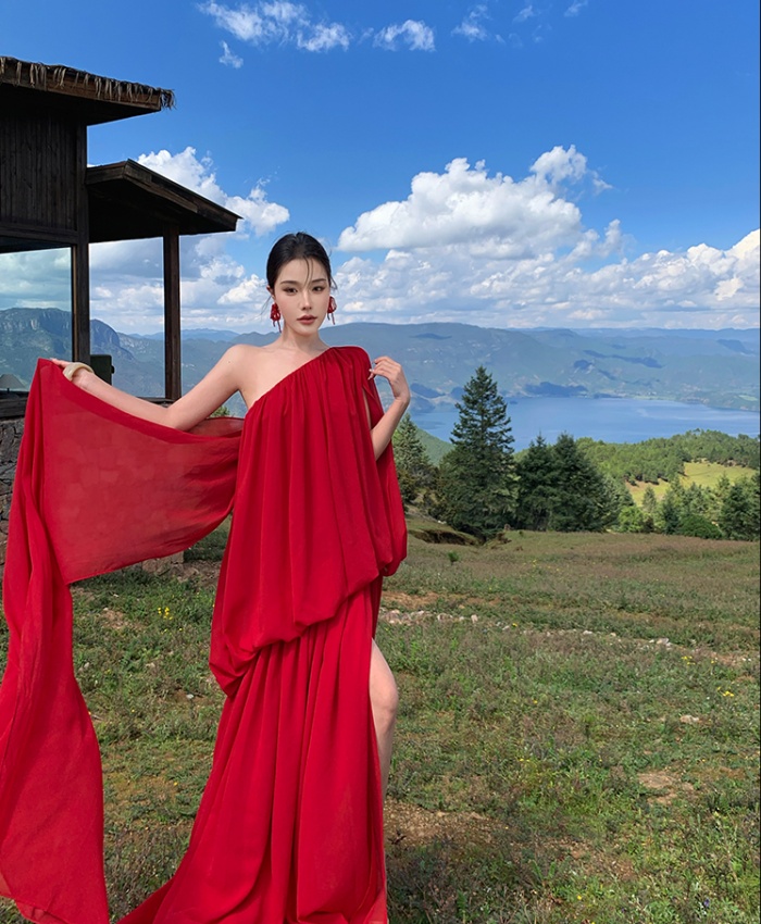 Elegant formal dress trailing long dress