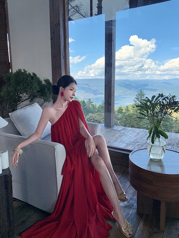 Elegant formal dress trailing long dress