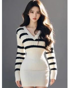 V-neck autumn and winter sweater dress knitted dress