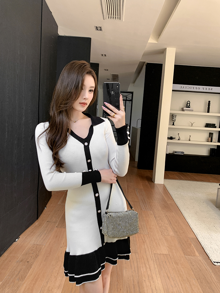 Knitted slim black-white lotus leaf edges dress
