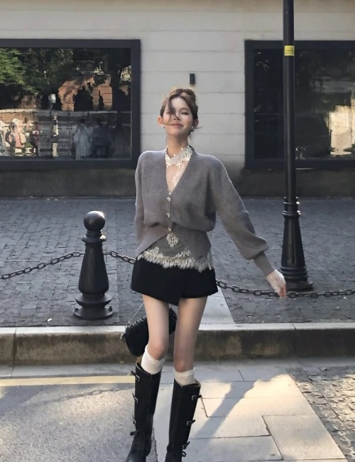 Fashion light sweater tender V-neck tops