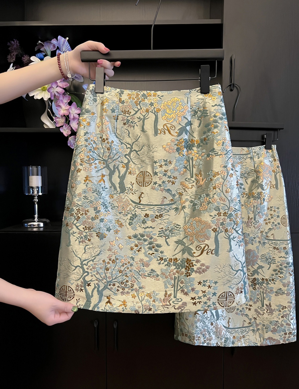 Spring and autumn high waist slim short embroidery skirt