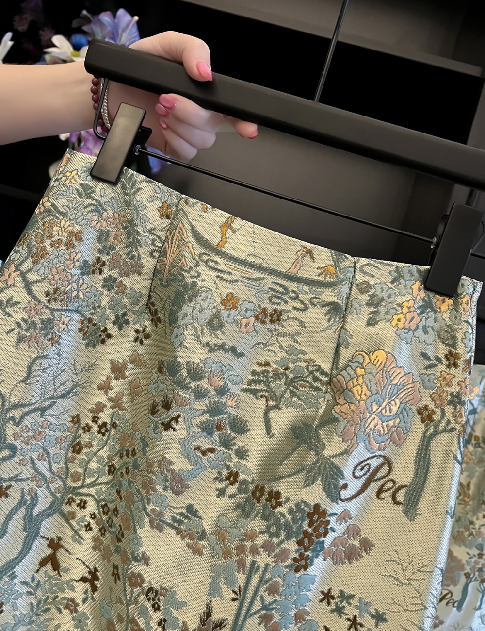 Spring and autumn high waist slim short embroidery skirt