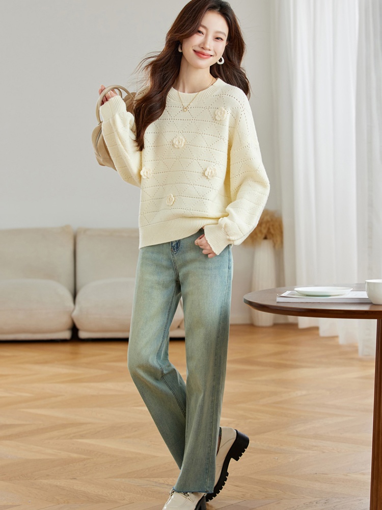 Wears outside bottoming shirt sweater for women