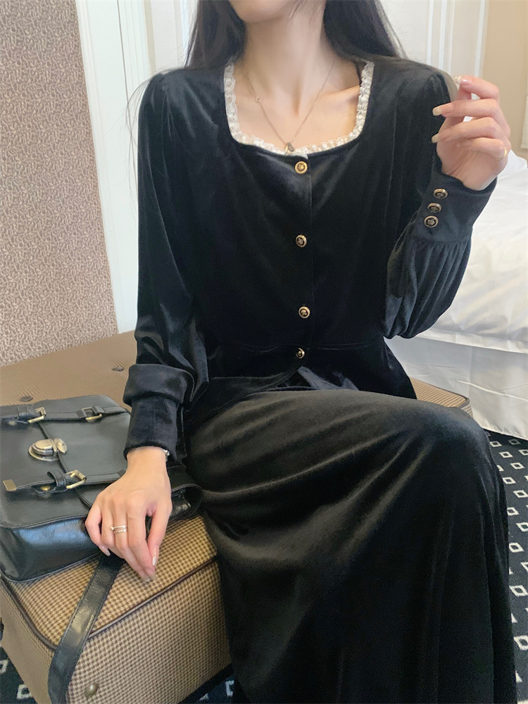 Black France style tops golden velvet skirt