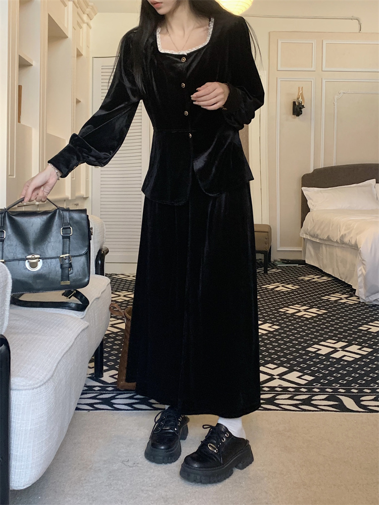 Black France style tops golden velvet skirt