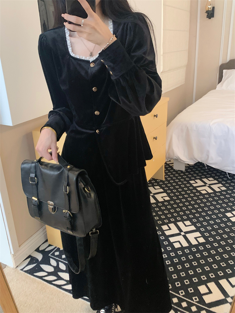 Black France style tops golden velvet skirt