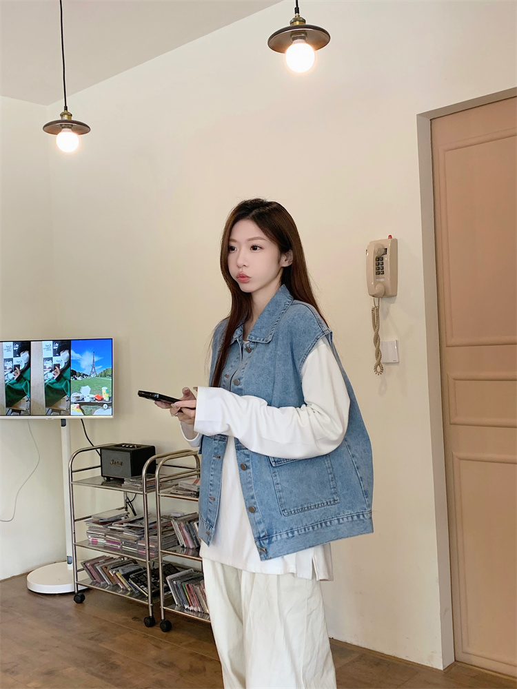 Sleeveless work clothing wears outside cardigan for women
