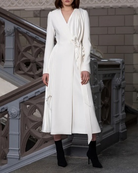 Pinched waist frenum windbreaker white long coat for women