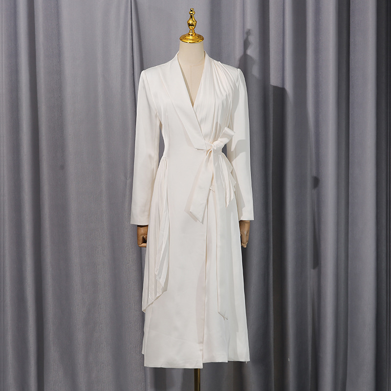 Pinched waist frenum windbreaker white long coat for women