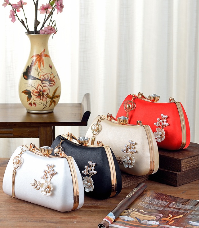 Satin cheongsam pendant diagonal package for women