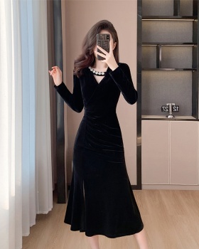 Split V-neck halter beading velvet slim fashion dress
