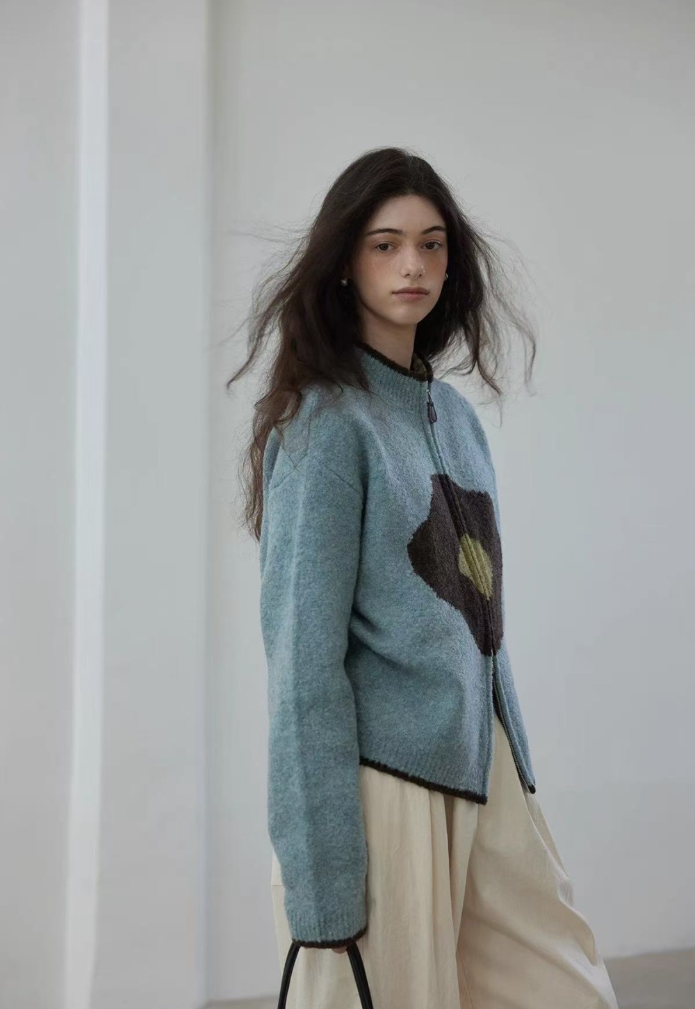 Knitted autumn and winter coat zip flowers sweater