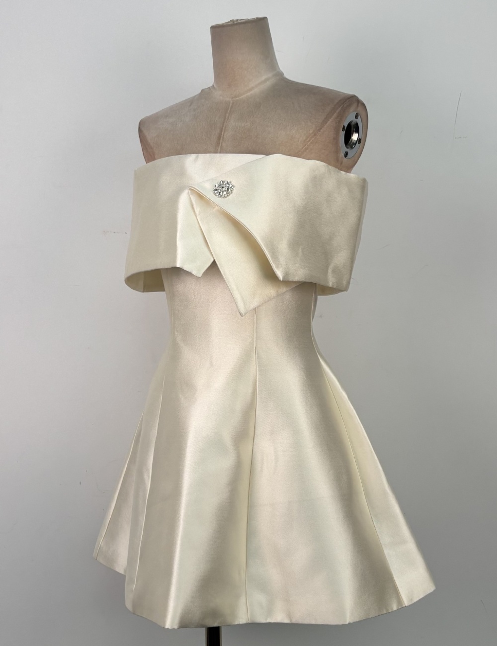 A-line elegant pinched waist dress satin flat shoulder T-back