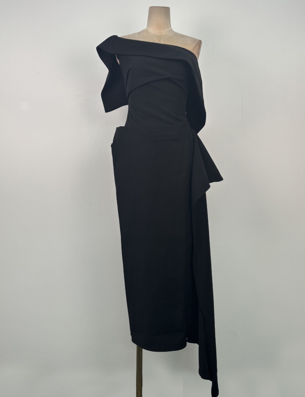 Irregular black long dress sloping shoulder dress