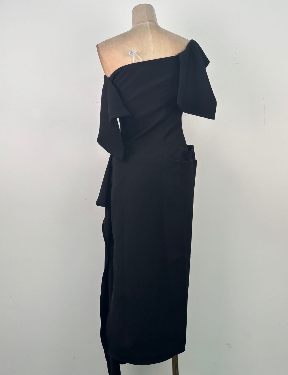 Irregular black long dress sloping shoulder dress
