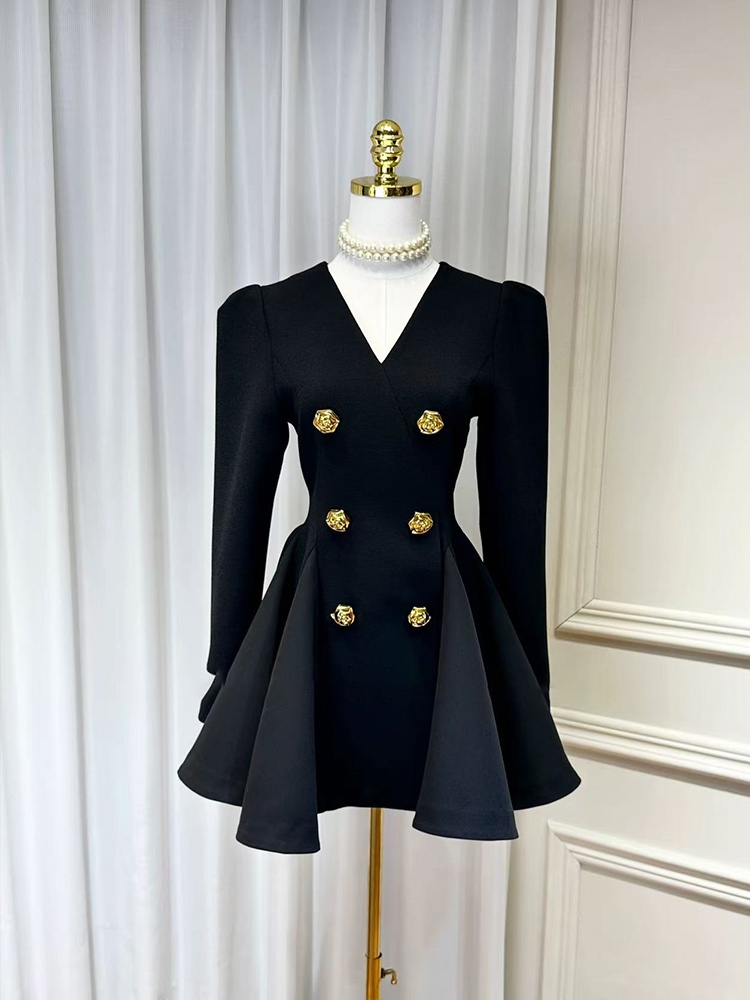 Pleated black dress long sleeve pinched waist T-back