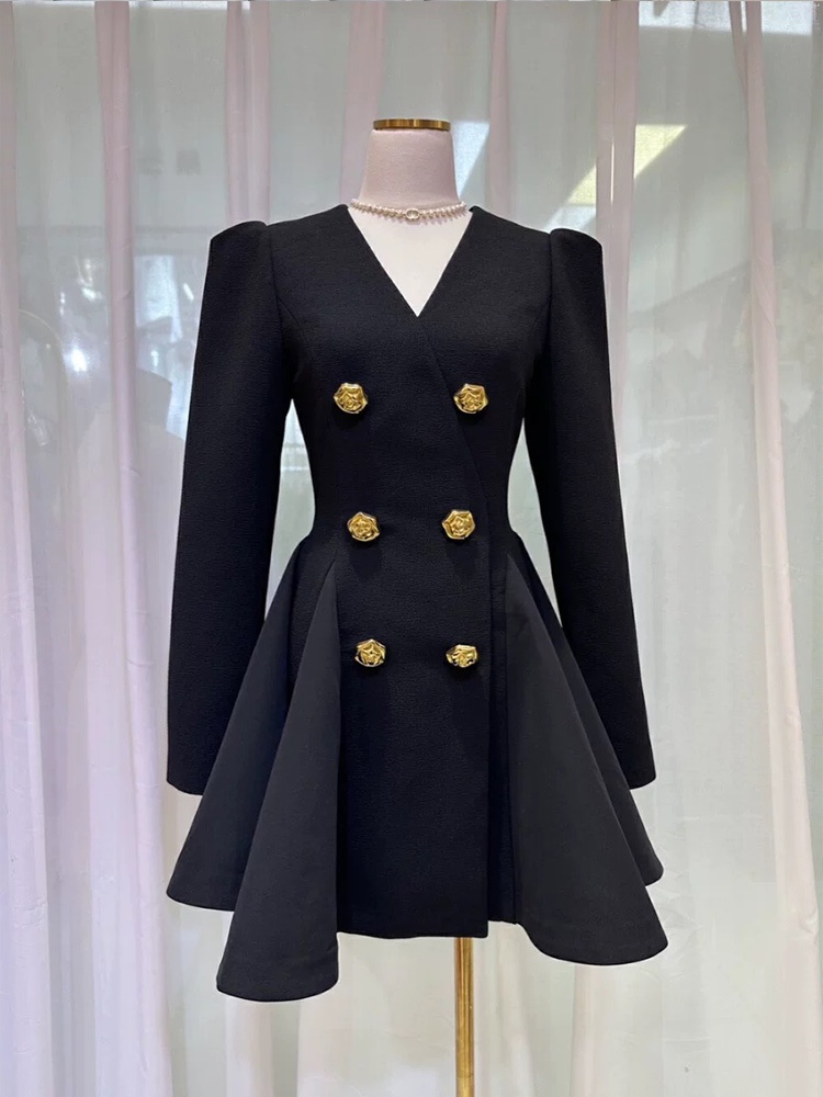 Pleated black dress long sleeve pinched waist T-back