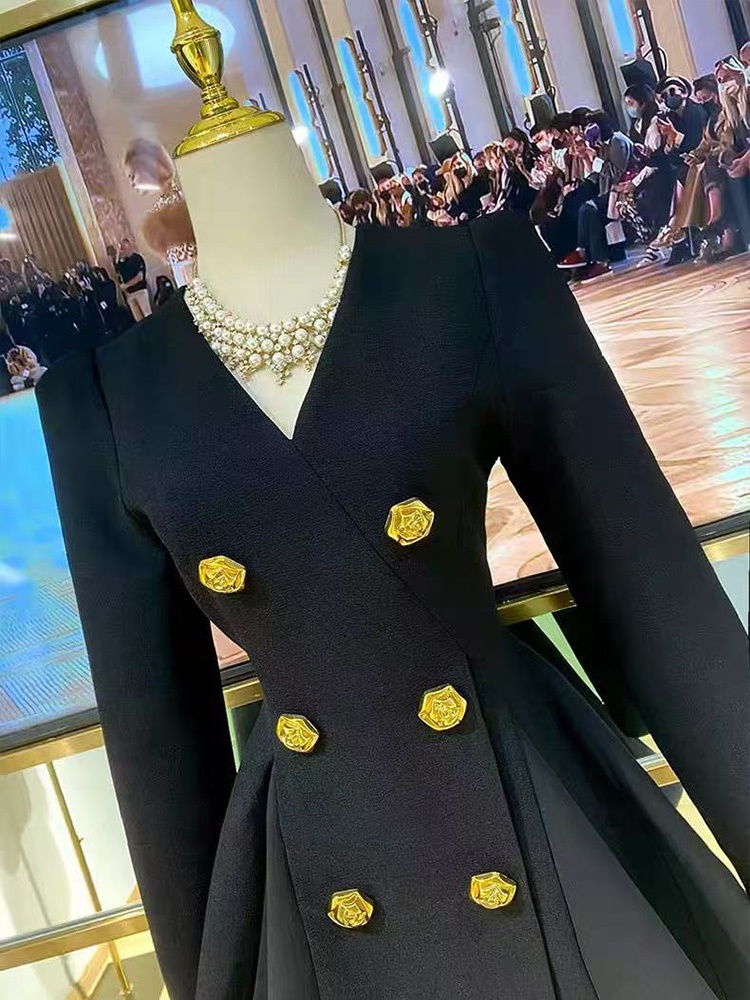Pleated black dress long sleeve pinched waist T-back