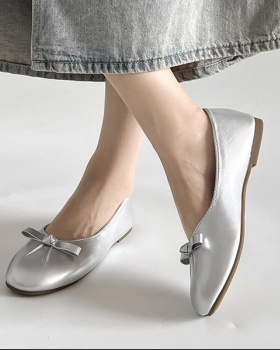 Low flat France style silver retro shoes for women