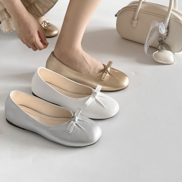 Low flat France style silver retro shoes for women