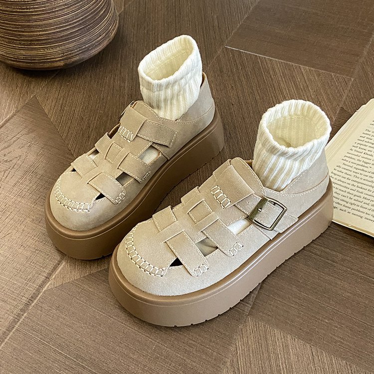 Wears outside trifle hole shoes retro rome sandals