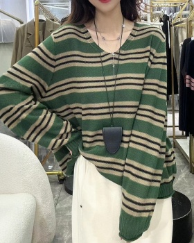 Large yard fashion long sleeve V-neck sweater for women