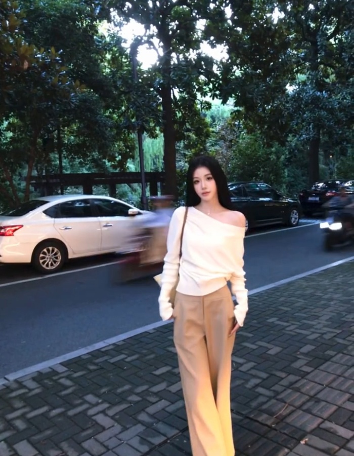 Bat lazy sweater wears outside white tops for women