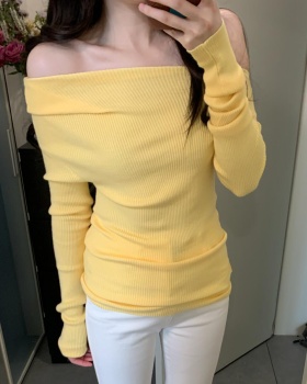 Autumn and winter flat shoulder enticement tops