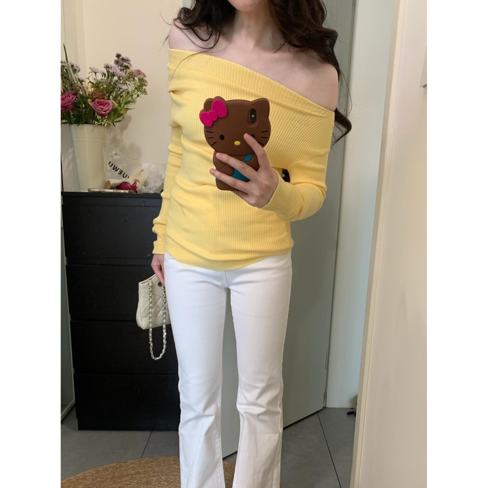 Autumn and winter flat shoulder enticement tops