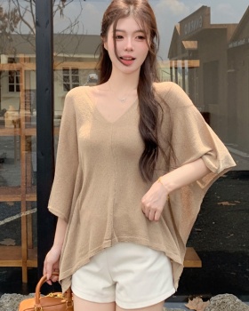 Knitted slim temperament bat sleeve V-neck tops for women