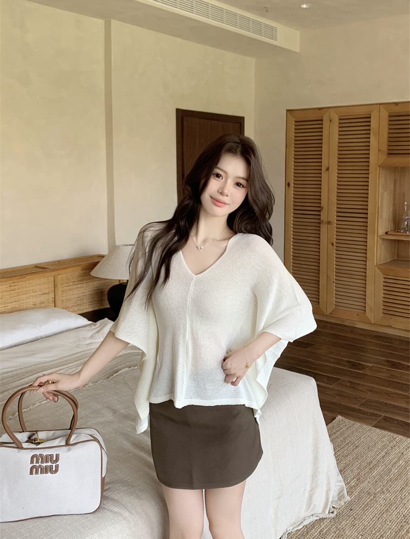 Knitted slim temperament bat sleeve V-neck tops for women