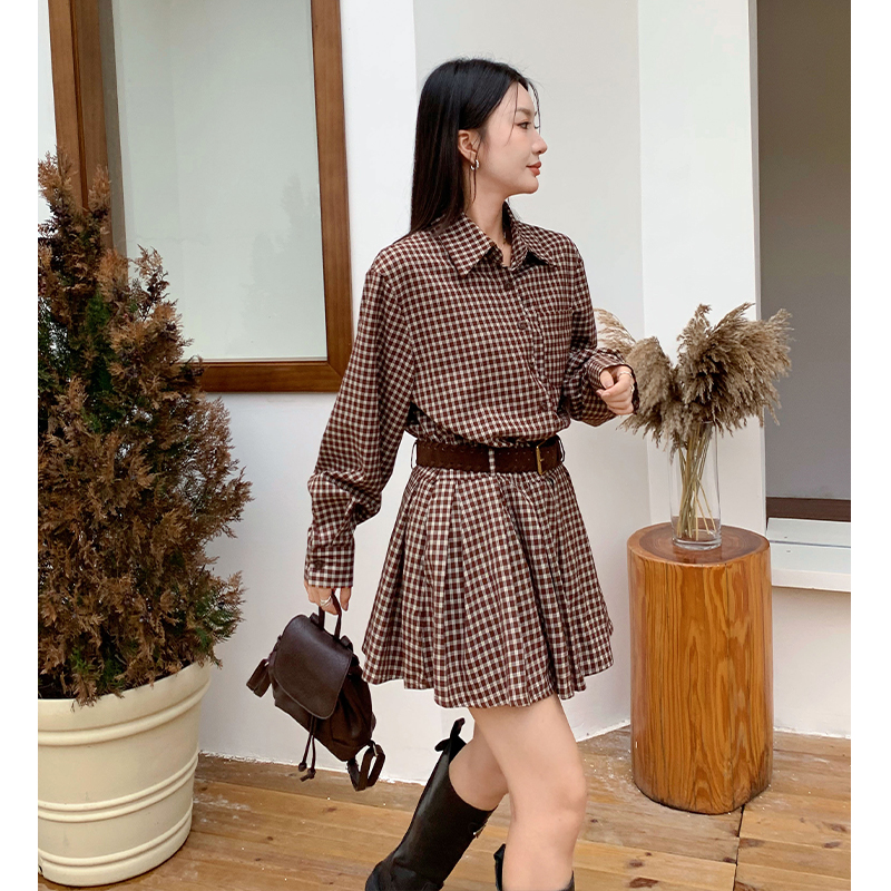 Fashion plaid dress show young pleated shorts a set