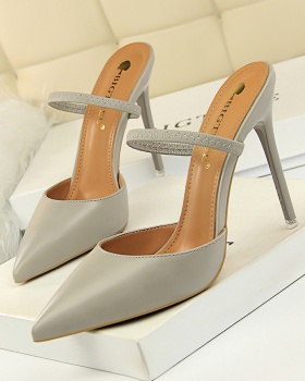 Simple retro fine-root European style slippers for women