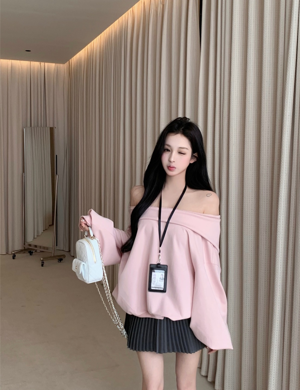 Horizontal collar hoodie show young skirt a set for women