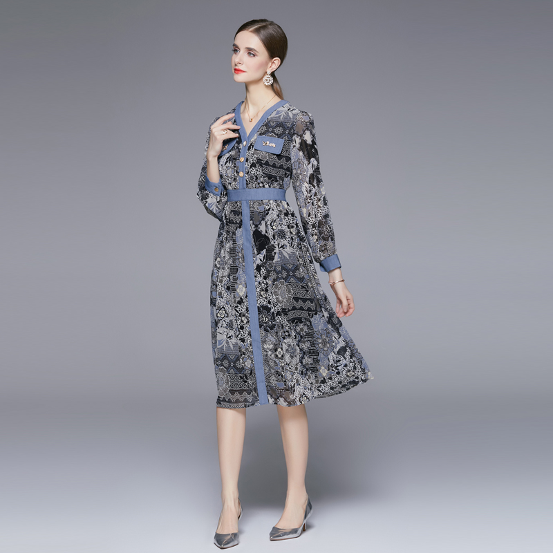Slim retro temperament V-neck autumn dress