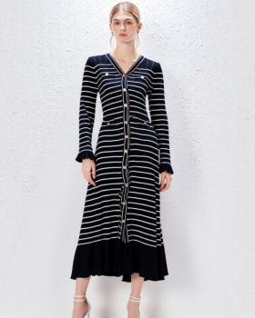 Autumn knitted V-neck European style dress