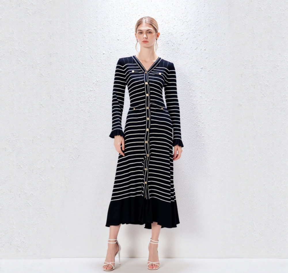 Autumn knitted V-neck European style dress