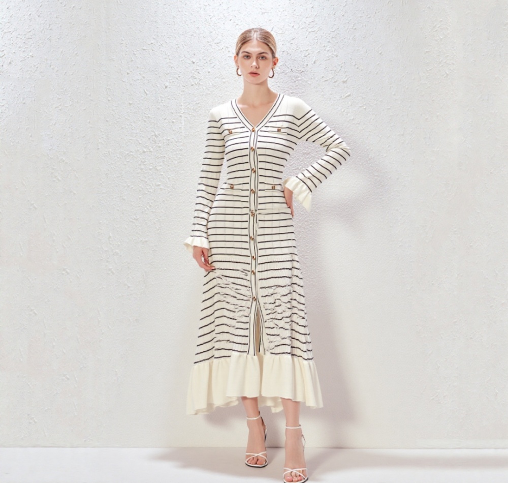 Autumn knitted V-neck European style dress