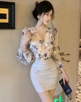 Package hip tops V-neck short skirt a set for women